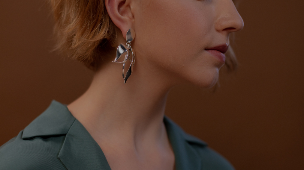 Which earring suits my face?